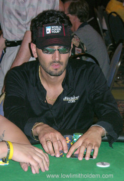 Antonio Esfandiari in Aruba